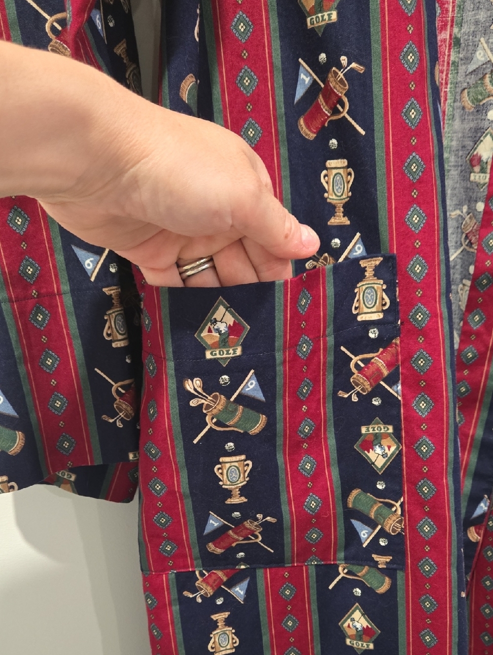 Retro Men's 80's/90's Golf Theme Printed Robe - Picture 5 of 8